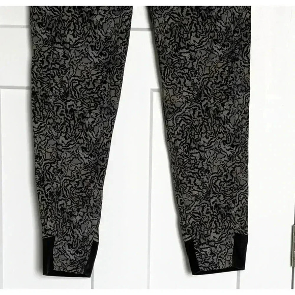 ATHLETA Womens Trekkie North Jogger Size 6 Kinetic Abstract Black - Picture 7 of 11